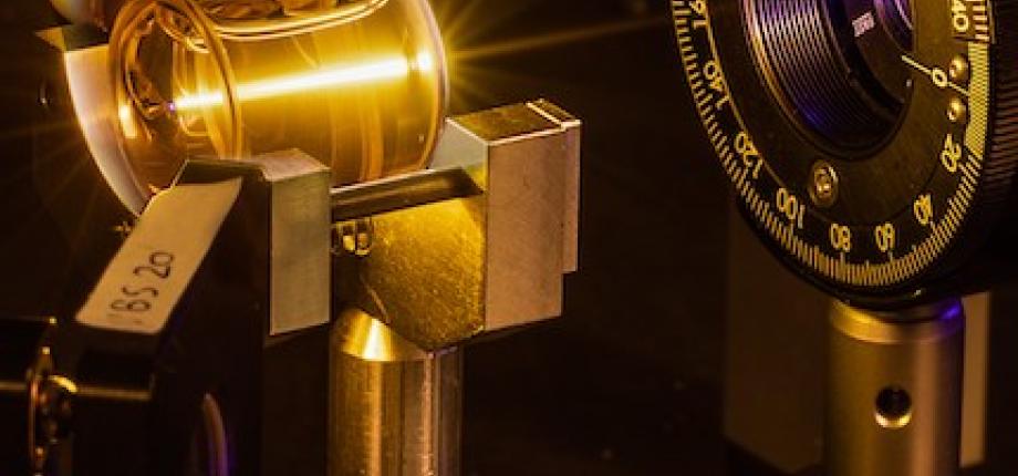 Dynamique interne des biomolécules