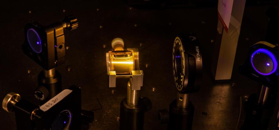 Dynamique de repliement des biomolécules sondée par dichroïsme circulaire résolu en temps